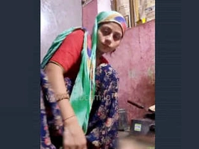 Rural Indian bhabhi flaunts her buttocks