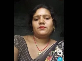 Nidhi Bhabhi's seductive performance in