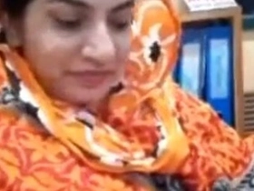 Office employee cheats on her husband