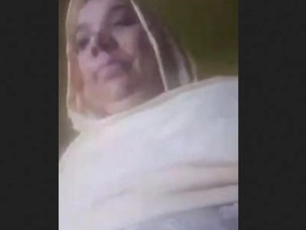 See a mature Pakistani damsel in