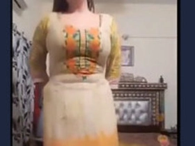 Pakistani girl's seductive dance in a