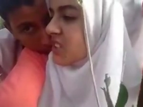 Muslim woman gets fucked in hijab