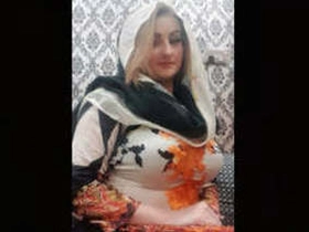 Pakistani actress wows with her