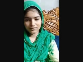Muslim cutie shows off her mammories and