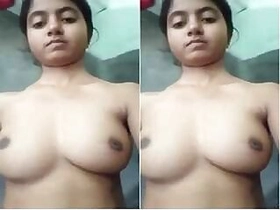 Pretty Indian Lady Shows Her Naked Body