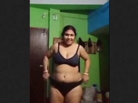 Nasty bhabhi indulges in steamy naked