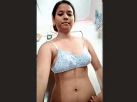 Indian nymph flaunts her large bosoms in