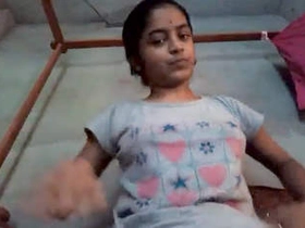 Indian schoolgirl pleasures herself with