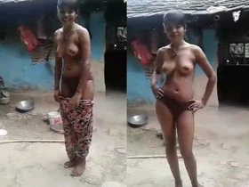 Mature  flaunts her sexy moves in a