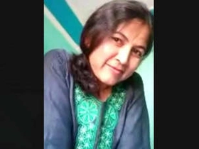 Busty bhabhi flaunts her body parts in a
