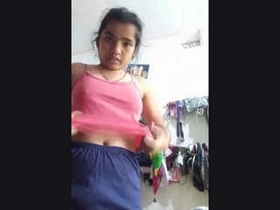 Desi girl records her bare assets in a