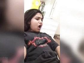 Indian teenager girlfriend indulges in