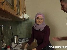 Arab couple engages in crazy behaviour