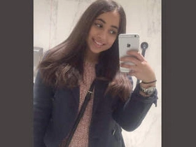 Indian NRI school girl heads nude in
