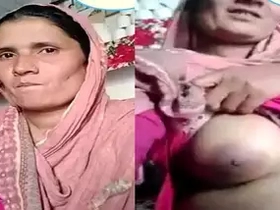 Pakistani aunty flaunts her boobs on