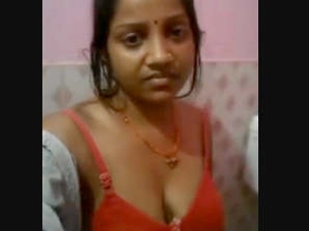 Desi call girl flaunts her ample tits
